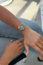 Senda Taş Detay Kadın Saat 3